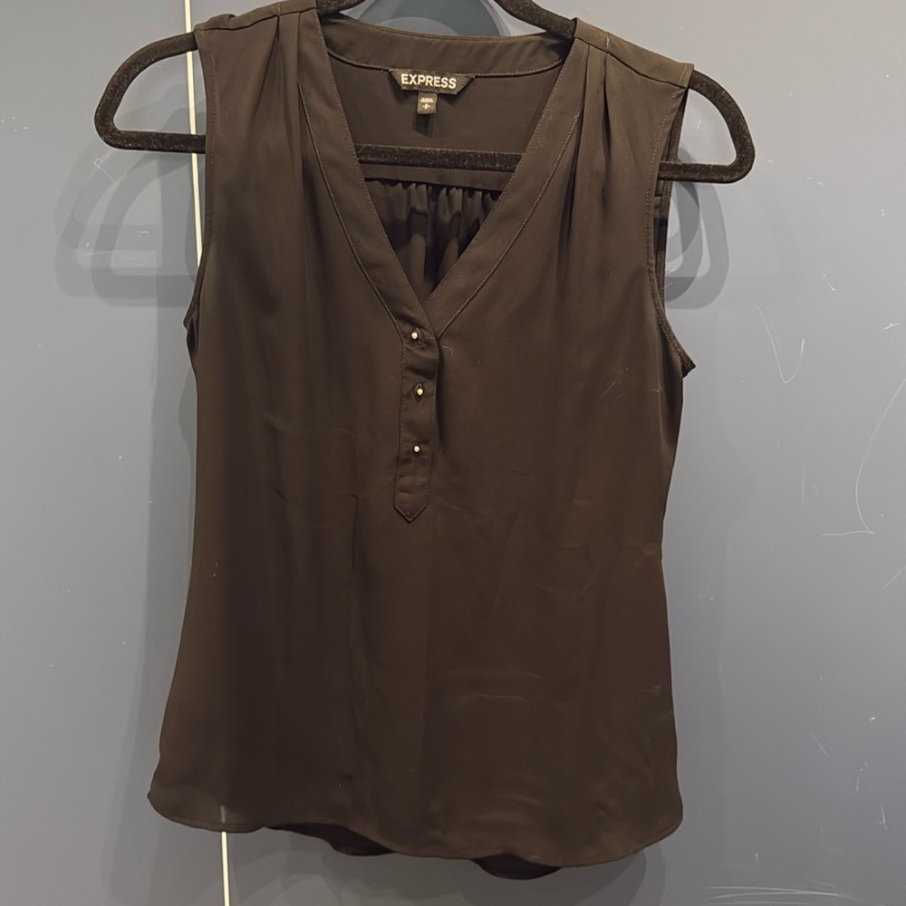 Expressed black tank top